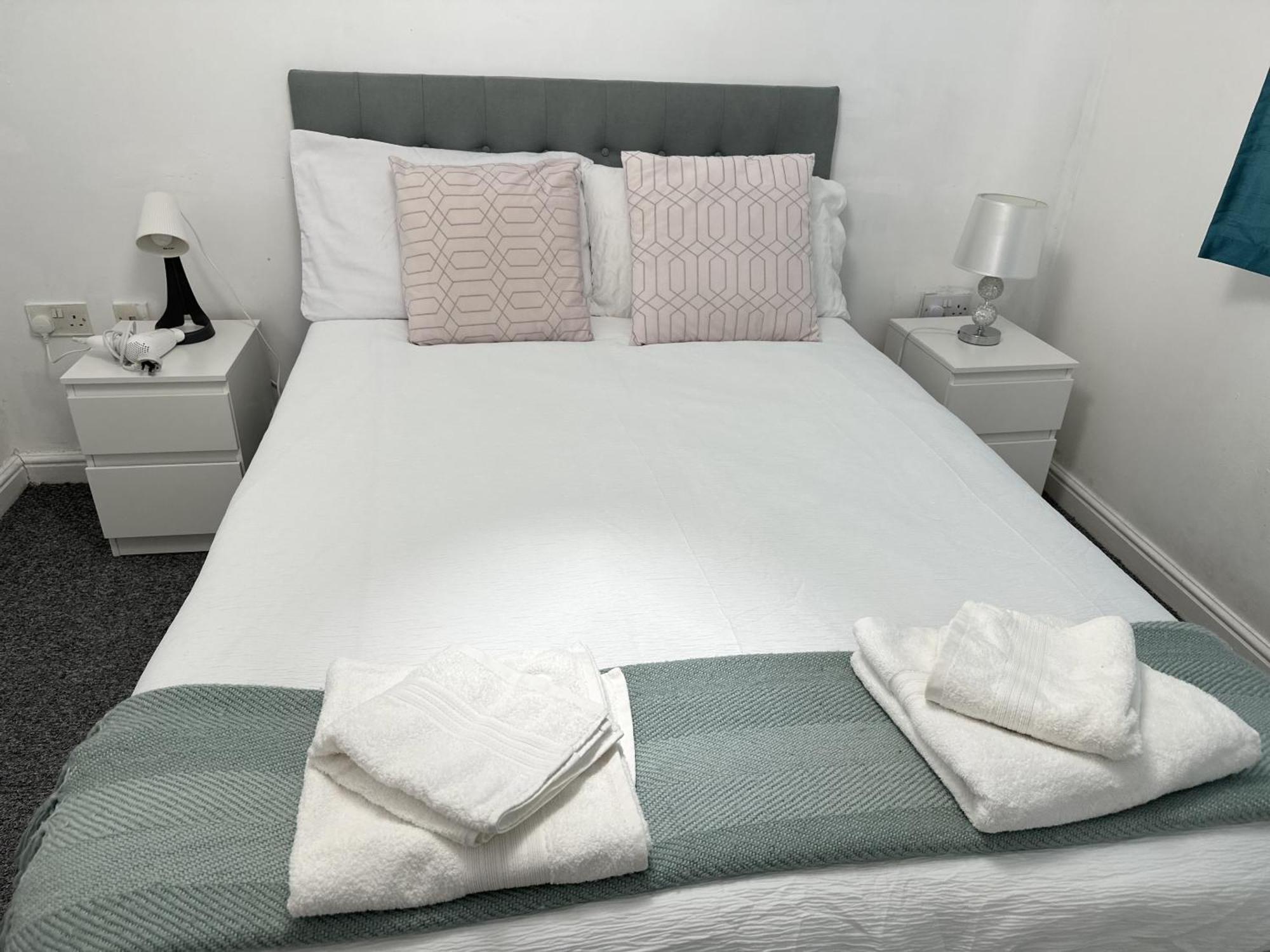 Clover Apartments Hadleigh  Екстер'єр фото